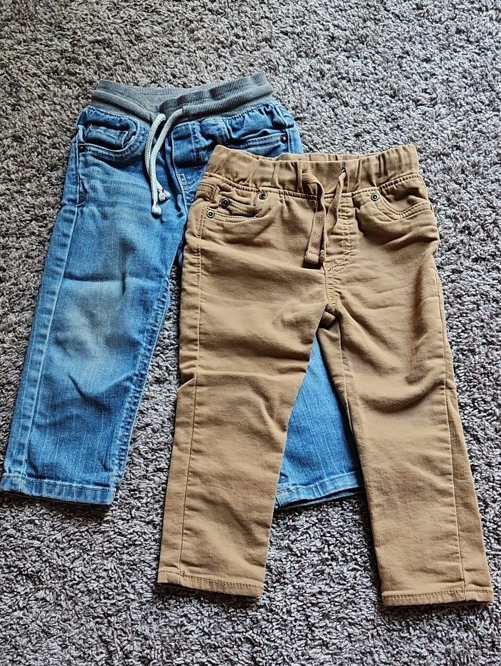 Bundle of 2 GUC Straight-leg Pants and Jeans Tan and Medium Blue Denim Size 2T